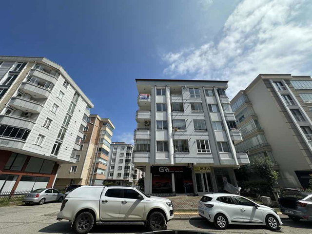 REMAX PARK BARLAS GÜRLER'DEN ANA YOLA YAKIN FIRSAT 3+1 DAİRE