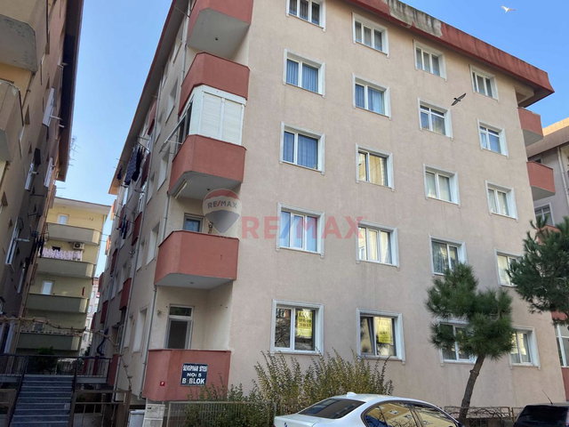 ÜMRANİYE NECİP FAZIL METROYA 10 DK YÜRÜME MESAFESİNDE KAT MÜLKİYETLİ BOŞ  SATILIK DAİRE