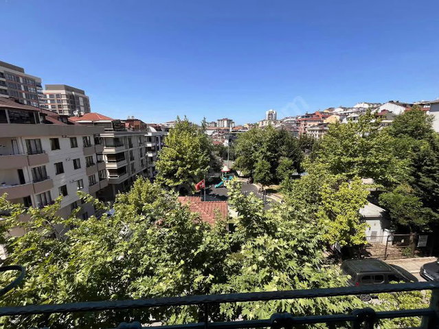 ÇEKMEKÖY MEHMET AKİF MAH GENİŞ METRO VE AVM 'YE YAKIN KİRALIK 3+1 DAİRE