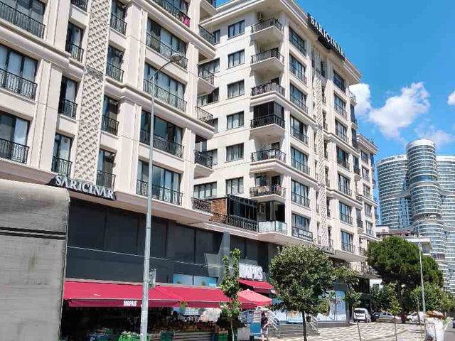 ATAŞEHİR’DE MODERN SİTEDE 2021 YAPIMI, EŞYALI 2+1 | GÜNEY-BATI CEPHE, BALKONLU