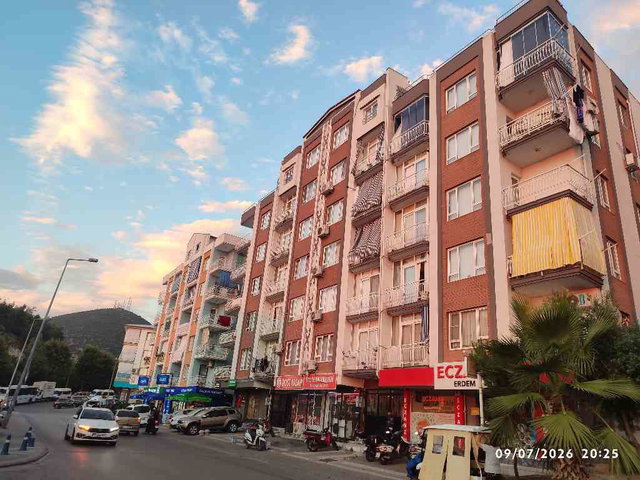 KUŞADASI’NDA ÇİFT CEPHELİ, EŞYALI 3+1 DENİZ MANZARALI ASANSÖRLÜ