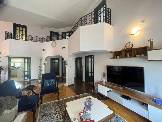 REMAX MODEL DEN KOŞU YOLU YAKINI ESNAF SITESINDE 6+1 TRIPLEX SATILIK VILLA