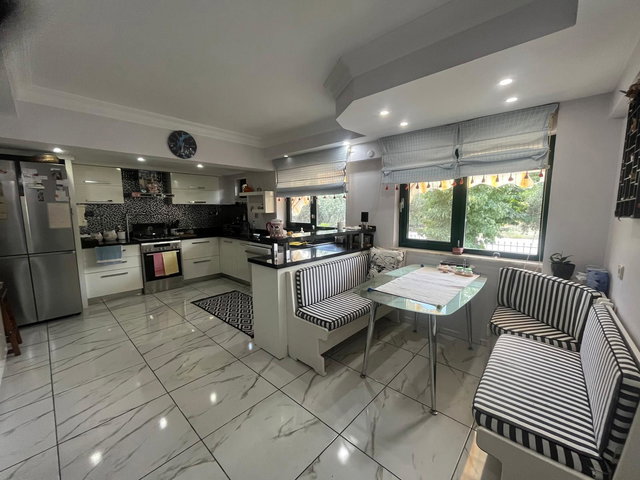 REMAX MODEL DEN KOŞU YOLU YAKINI ESNAF SITESINDE 6+1 TRIPLEX SATILIK VILLA