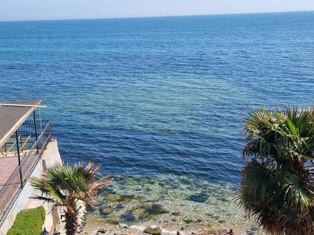 GÜMÜŞYAKA'DA DENIZE SIFIR SATILIK YALI VILLA.
