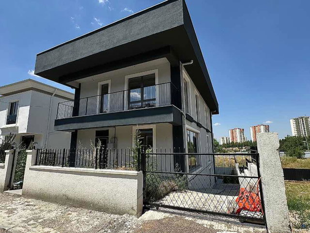 BİLKENT 3TE PRESTİJLİ KONUMDA BAĞIMSIZ 4+2 LÜKS VİLLA