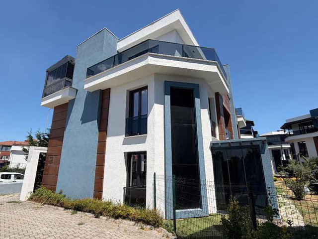 REMAX MAVİ'DEN SERDİVAN VATAN MAH'DE 4+1 SATILIK VİLLA