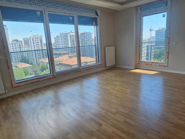 ERENKÖY ETHEMEFENDİ CADDESİ ÜZERİ SIFIR 3+1