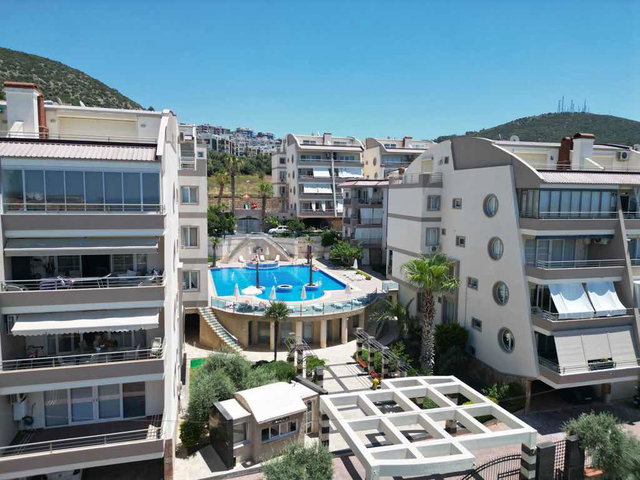 KUŞADASI-EGE MAHALLESİ EGEL RESİDENCE SİTESİ’NDE GÜVENLİKLİ HAVUZLU SATILIK 2+1 DAİRE