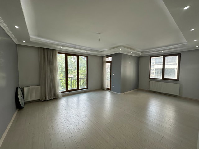 KAVAKLI MERKEZDE BÜYÜK M2 KAPALI OTOPARKLI 2+1 SATILIK BOŞ DAİRE
