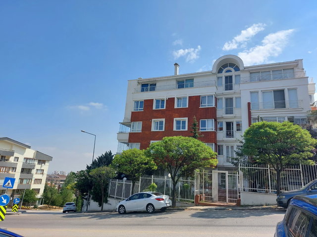 HILAL MAHALLESI ALEXSANDER DUBÇEK CAD. 3.5+1 150M² SATILIK DAIRE
