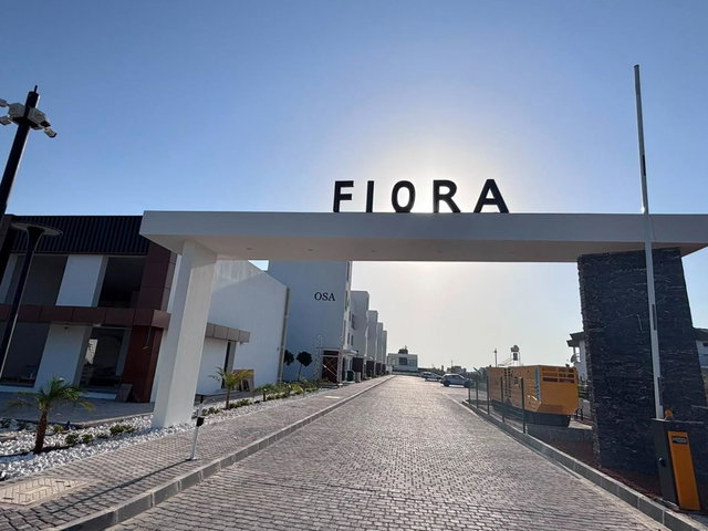 FİORA SİTESİNDE BAHÇELİ BÜYÜK 1+1 DAİRE ( KAÇIRLAMAYACAK BİR FIRSAT)