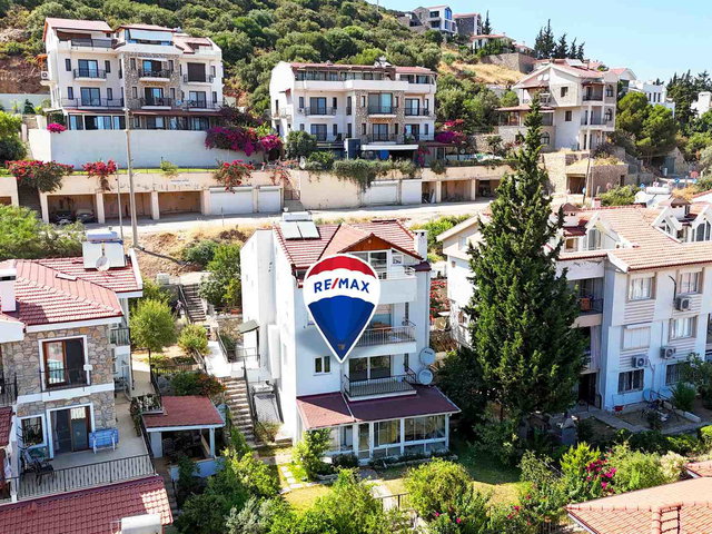 DATÇA MERKEZDE DENIZ MAZARALI SATILIK 2+1 (KATTA TEK)