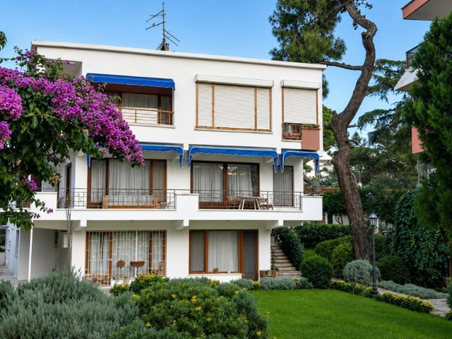 BÜYÜKADA NİZAM MAHALLESİ'NDE SİTE İÇİNDE BAHÇELİ 2+1 GENİŞ BAHÇE KATI DAİRE