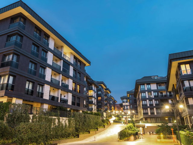 ÇENGELKÖY ERGUVAN EVLERİNDE BAHÇE KULLANIMLI MUHTEŞEM 2+1 DAİRE