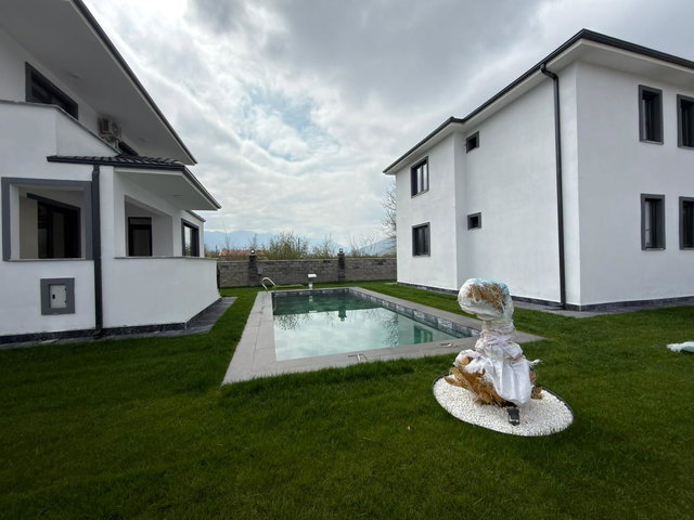 REMAX DIADAN GÖLYAKA YAZIPINAR MAH. HAVUZLU LÜKS TEKİL VİLLA