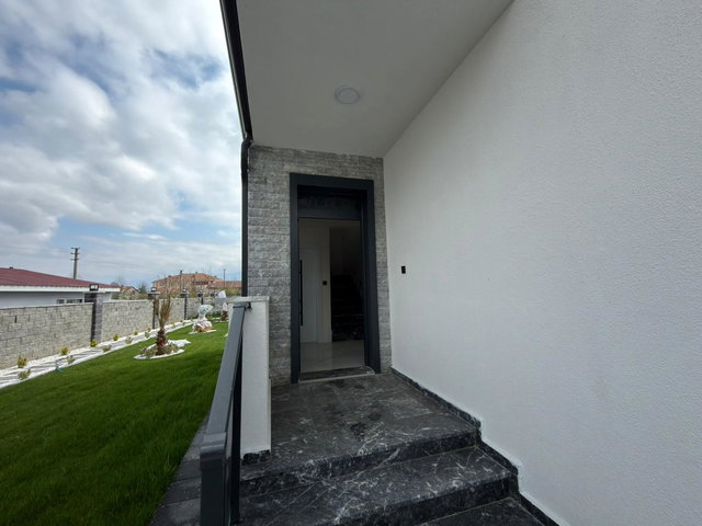 REMAX DIA DAN DÜZCE GÖLYAKA'DA ULTRA LÜKS HAVUZLU KİRALIK VİLLA