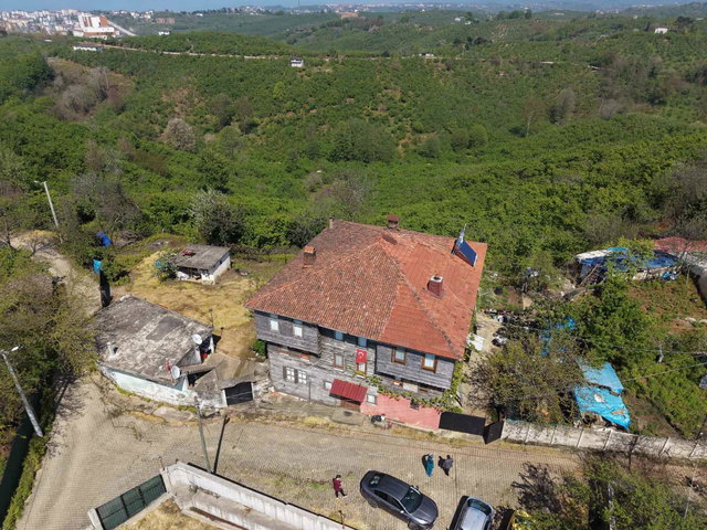REMAX DİA'DAN AKÇAKOCA KEPENÇ'TE YATIRIMLIK ÇİFTLİK EVİ (FINDIK)