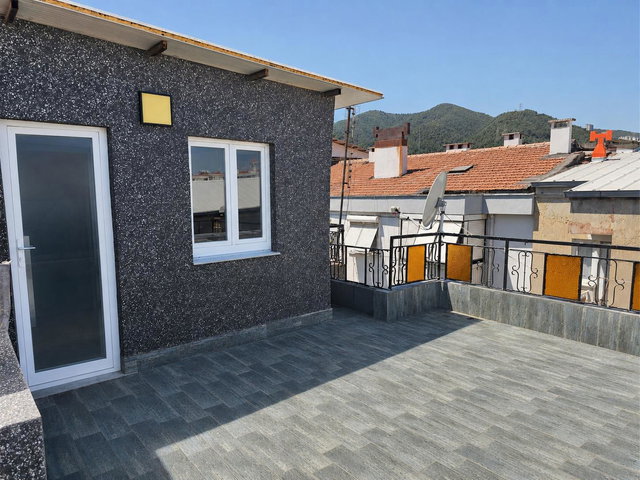 BALÇOVA KORUTÜRK’TE 40 M² TERASLI, FULL EŞYALI YENILENMIŞ 1+1