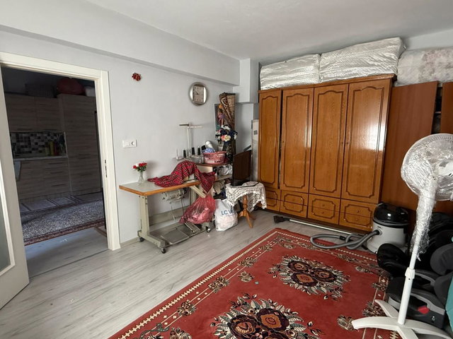 YENIKÖY VILLALAR BÖLGESINDE SATILIK 3 KATLI MÜSTAKIL BINA
