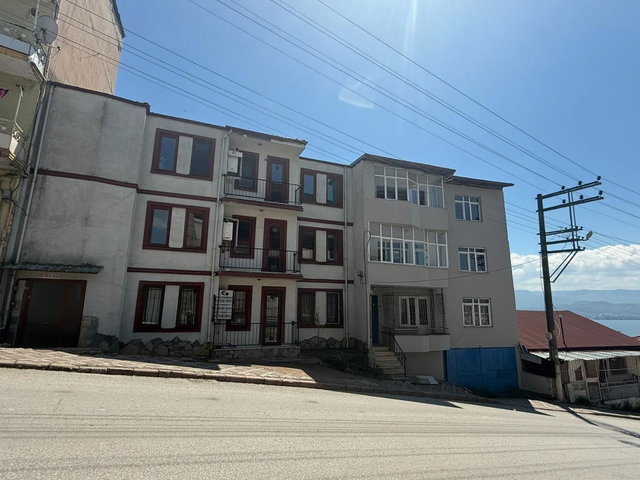 İZMIT AKÇAKOCA'DA DENIZ MANZARALI, MERKEZI 2+1 KIRALIK DAIRE