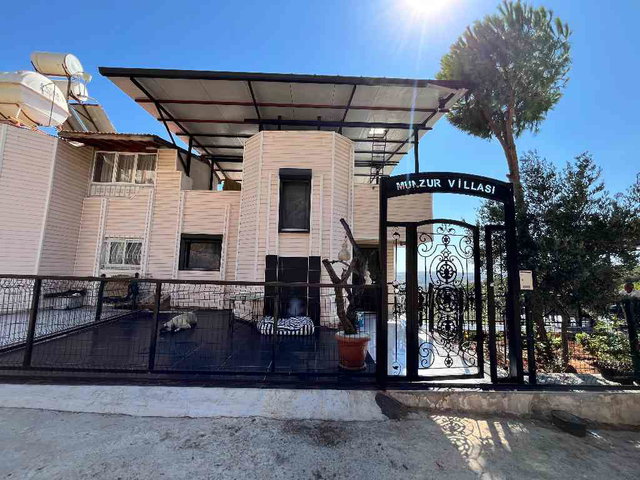 BAHÇE M² Sİ BU KADAR OLMAZ DEDİRTEN KÖŞE VİLLA