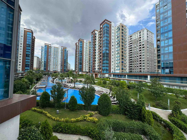 BEYLİKDÜZÜ CUMHURİYET MAHALLESİ DEMİR ROMANS SİTESİ SATILIK BÜYÜK TERASLI 3+1 DAİRE