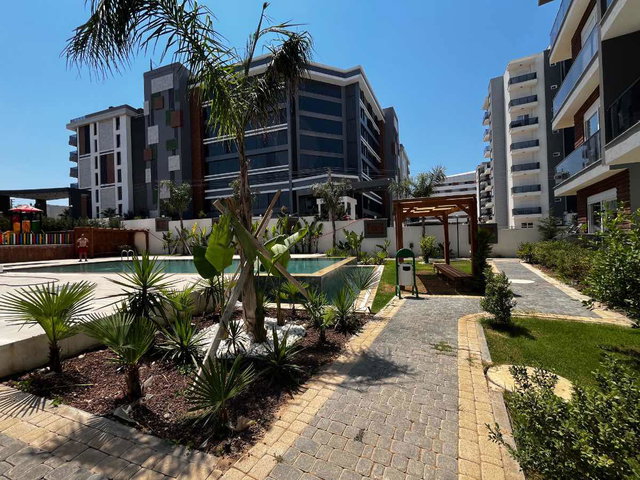ANTALYA ALTINTAŞ'TA SIFIR VE ISKANLI SITEDE GENIŞ 2+1 SATILIK DAIRE