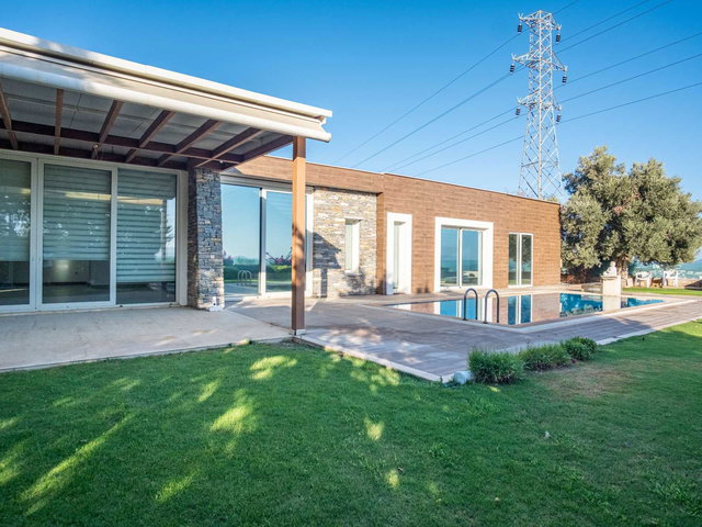 BODRUM ACROPOL SİTESİNDE SATILIK DENİZ MANZARALI TEK KAT VİLLA