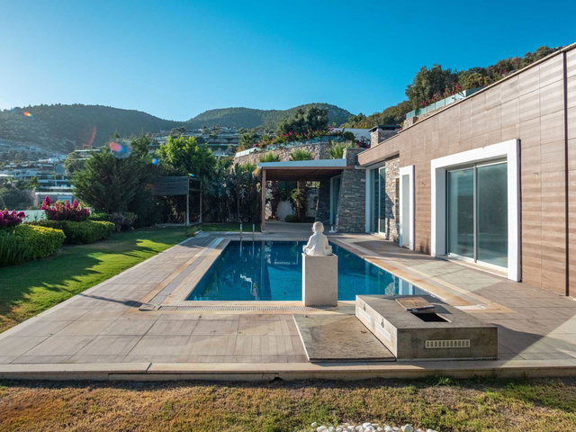 BODRUM ACROPOL SİTESİNDE SATILIK DENİZ MANZARALI TEK KAT VİLLA