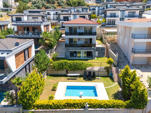 KUŞADASI SOĞUCAK’TA 634 M² ARSA İÇINDE ÖZEL HAVUZLU VILLA
