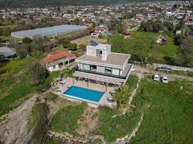 KÖYCEĞİZ ZEYTİNALANI'NDA 13.697 M2 ARAZİ İÇİNDE TURİZM RUHSATLI LÜKS VİLLA GÖL MANZARALI
