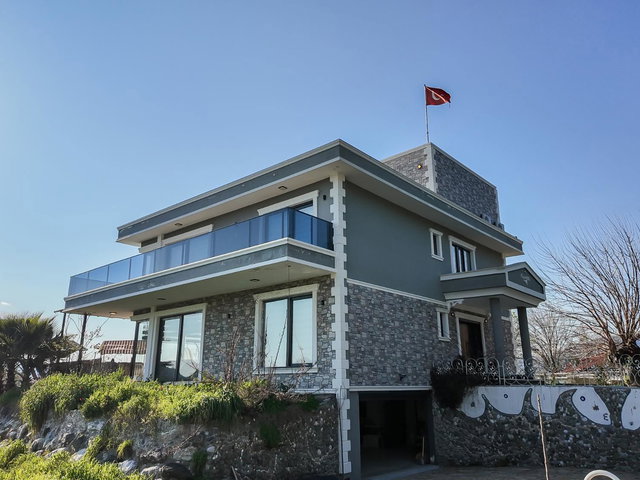 KÖYCEĞİZ ZEYTİNALANI'NDA 13.697 M2 ARAZİ İÇİNDE TURİZM RUHSATLI LÜKS VİLLA GÖL MANZARALI