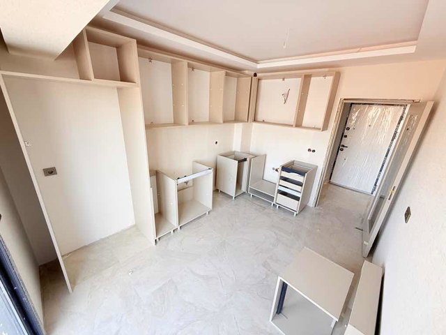 HASTANE VE METRO YAKINI ARA KAT OTURUM HAZIR SIFIR 3+1 110 M2 DAİRE