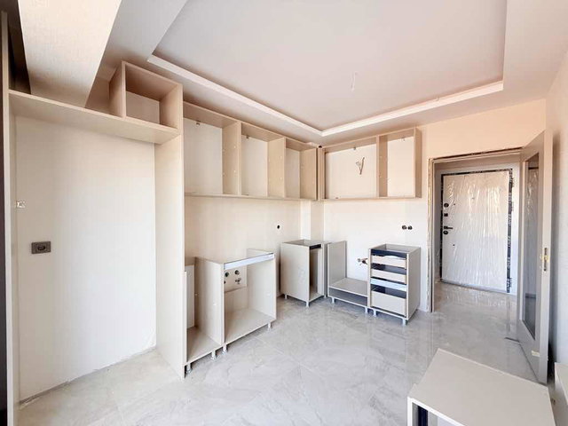 HASTANE VE METRO YAKINI ARA KAT OTURUM HAZIR SIFIR 3+1 110 M2 DAİRE