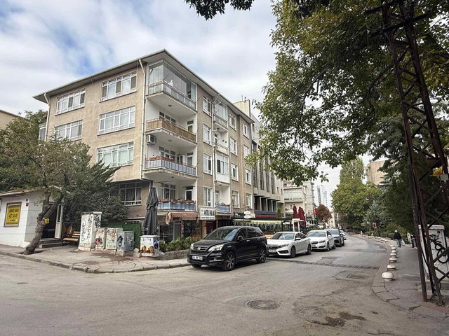 TUNALI YA 1 DAKIKA 3+1 GENIŞ 150 M² NEZIH VE BAKIMLI DAIR