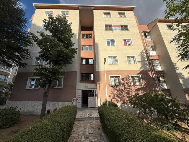 SERHAT MAH. AK 84 SİTESİ’NDE GÜNEY-BATI CEPHELİ 3+1 | BOŞ, EŞYASIZ, BALKONLU