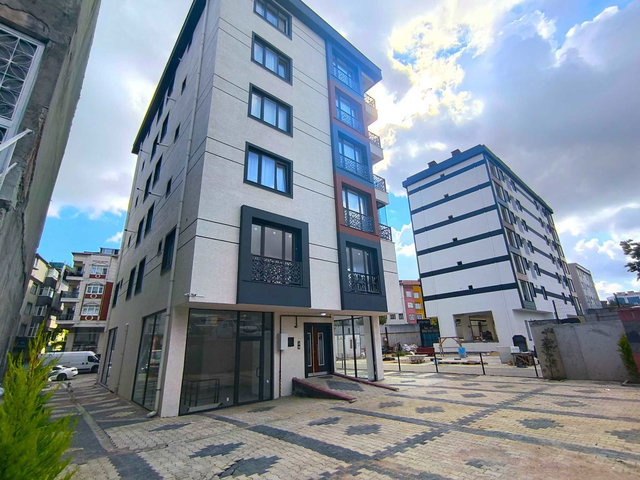 REMAX ASHİLL ÜMRANİYE DUDULLU'DA METRO YAKINI ANA CADDE ÜZERİ SATILIK 1+1 DAİRE