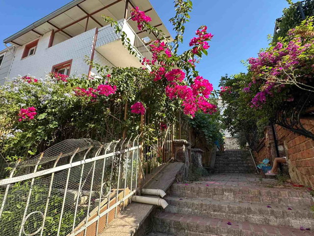 ÇİĞLİ EVKA 2’DE KİRALIK 5+1 TRİPLEX MÜSTAKİL EV | GÜNEY-DOĞU CEPHE, BALKONLU