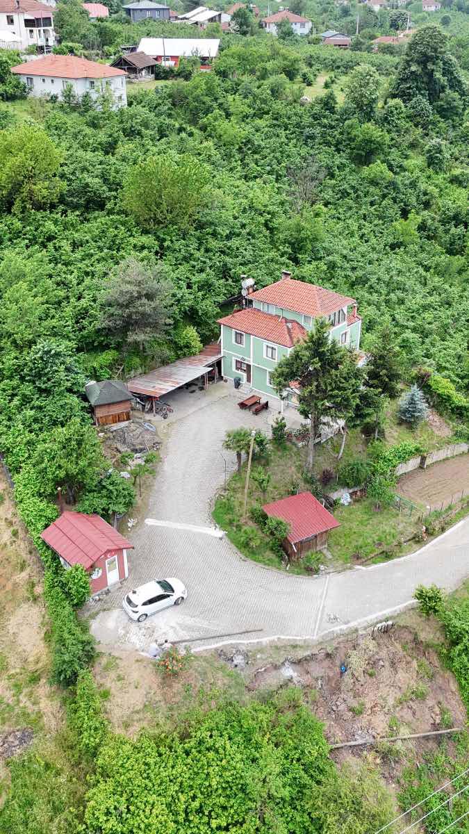 REMAX DIA'DAN KAYNAŞLI EŞYASIZ 3 KAT KOMPLE SATILIK BİNA BAHÇELİ