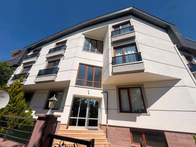 İNCEK  ATAKENT SİTESİ’NDE SATILIK  1+1 BAHÇE KATI KONFORLU DAİRE