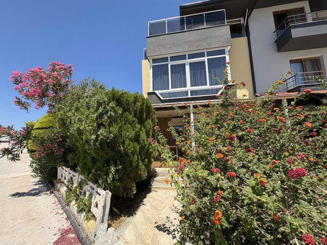 ÇEŞME / ÇİFTLİKKÖY DORUK SİTESİNDE 4+2  VİLLA