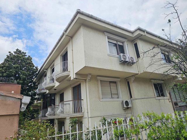 KÜÇÜKYALI SAHİLDE SATILIK 4+1 | 210 M² | YALI PARSELİ, BALKONLU, KAT MÜLKİYETLİ