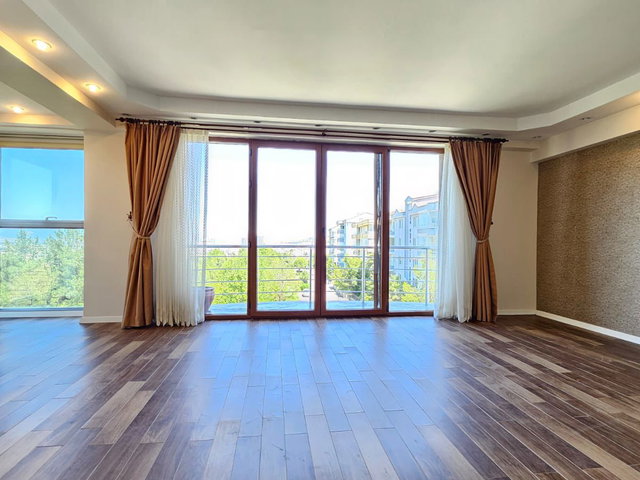RE/MAX BEYAZ KONAK MAHALLESİ'NDE PARK MANZARALI SATILIK  4+1 DAİRE