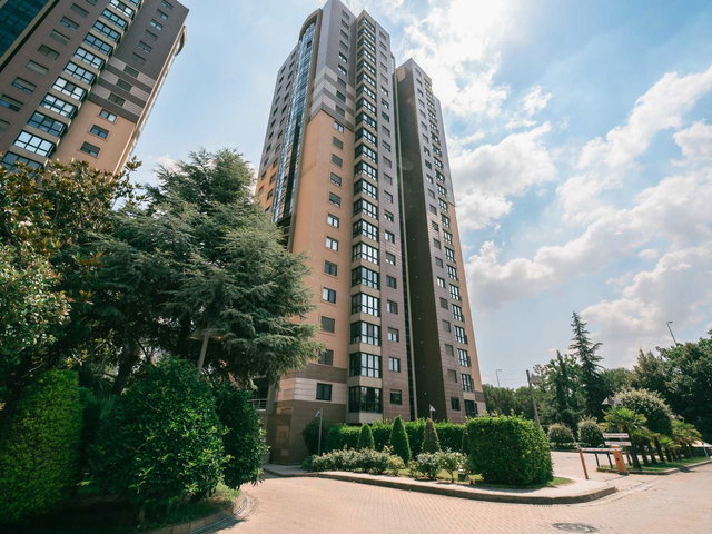 BATI ATAŞEHİR TRIO KONUTLARI'NDA 240 M² NET BOŞ (4+1)
