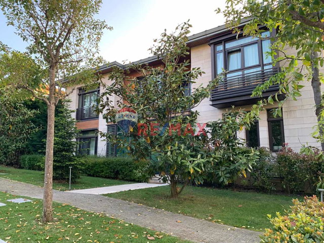 ZEKERİYAKÖY ORMANADA'DA, ÖZEL TASARIM, HAVUZLU, EŞYALI LÜKS VİLLA