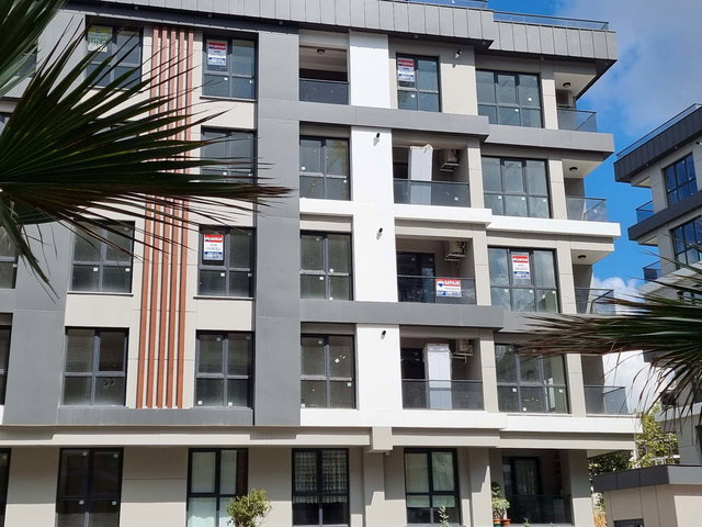 REMAX GELİŞİM'DEN MEVSİM EVLERİ SİTESİNDE SATILIK KÖŞE 2+1