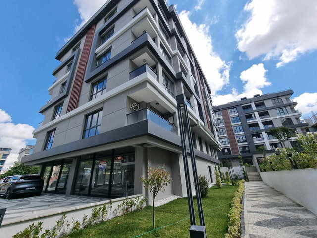REMAX GELİŞİM'DEN MEVSİM EVLERİ SİTESİNDE SATILIK KÖŞE 2+1