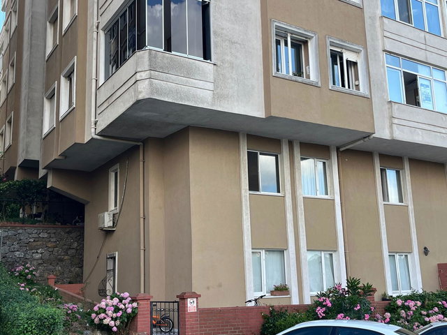 GÜVENLIKLI, YÜZME HAVUZLU, OTOPARKLI SITEDE ARAKAT 2+1 DAIRE
