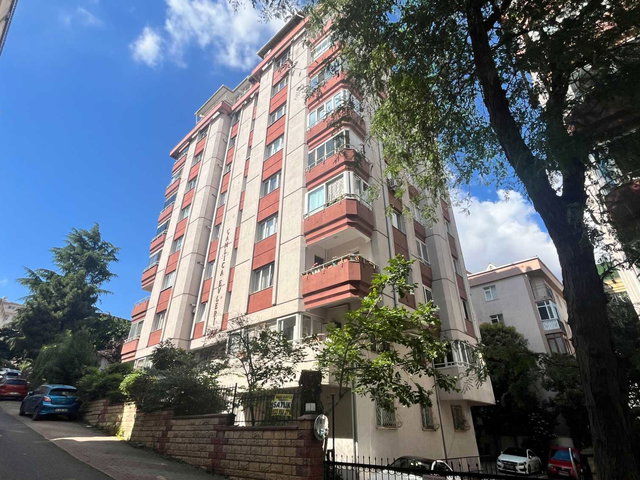 ÇAMLICA EVLERI SITESI'NDE MANZARALI YENILENMIŞ 4+2 DUBLEKS DAIRE