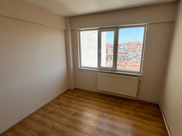 REMAX MIDDEN BAHÇELIEVLERDE KIRALIK DAIRE